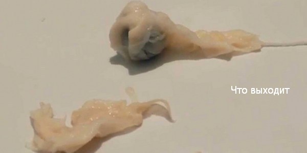 Сперма вытекает из волосатого влагалища мачехи фото