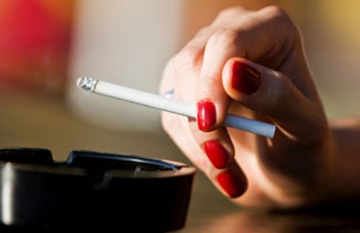 С помощью сигарет люди пытаются подавить стресс