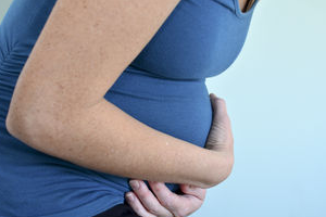 темно-коричневые выделения на ранних сроках беременности