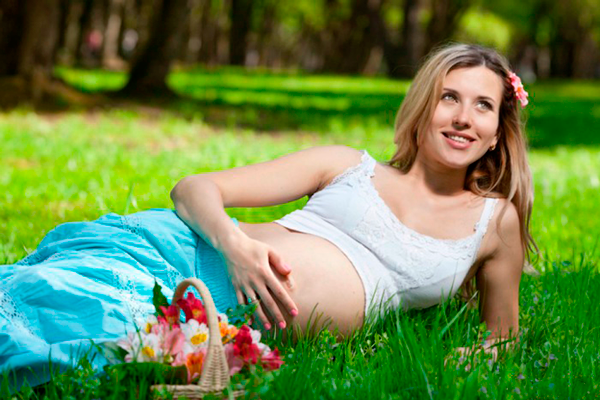 Отдых беременной на свежем воздухе