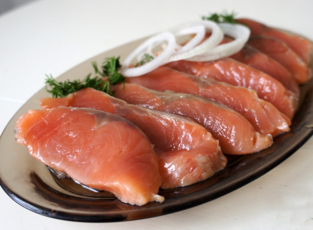 Можно ли засолить рыбу за 2 часа: полностью безопасный рецепт соленой горбуши - не отличить от семги!